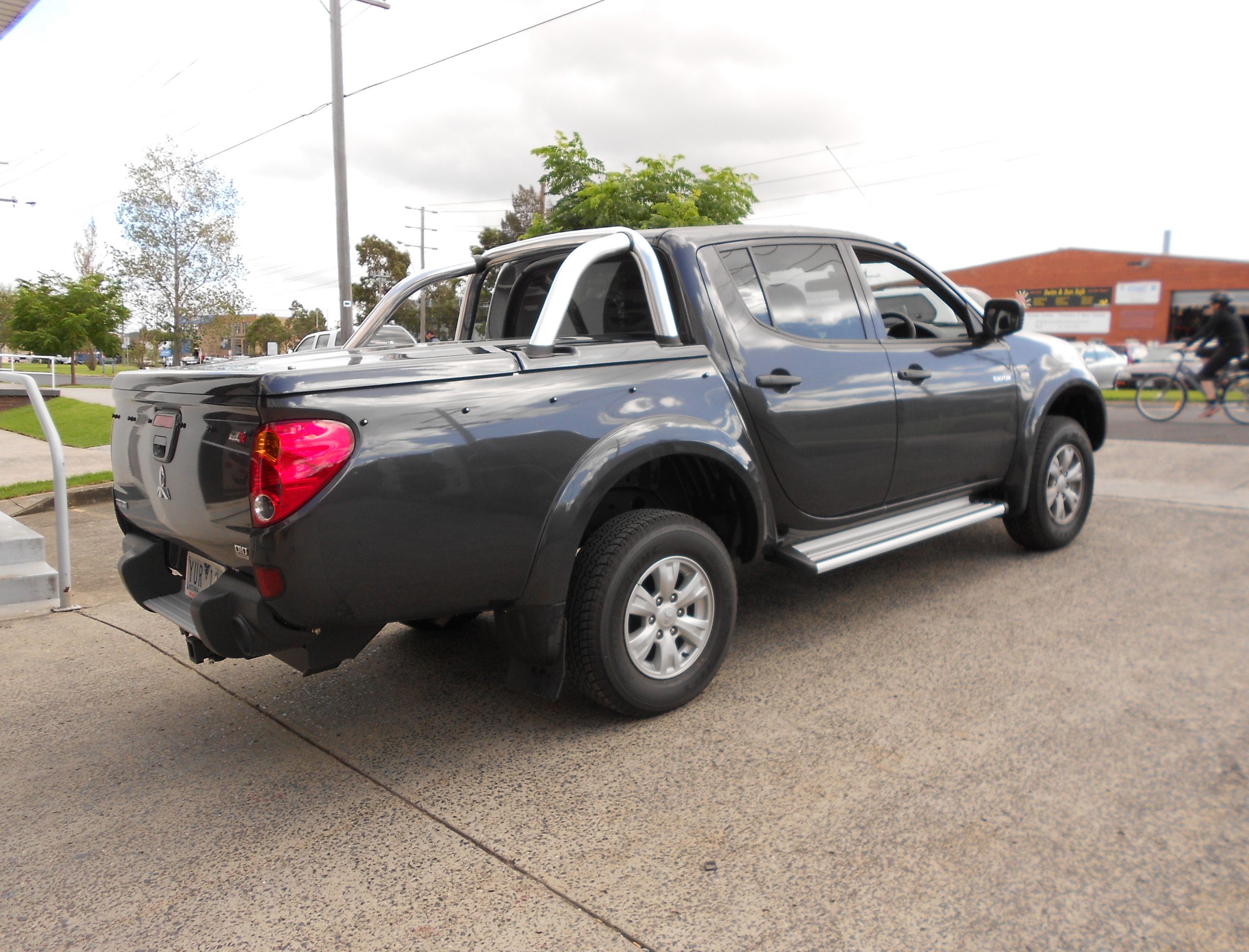 Manual Locking Hard Lid – Mitsubishi Dual Cab MN Triton