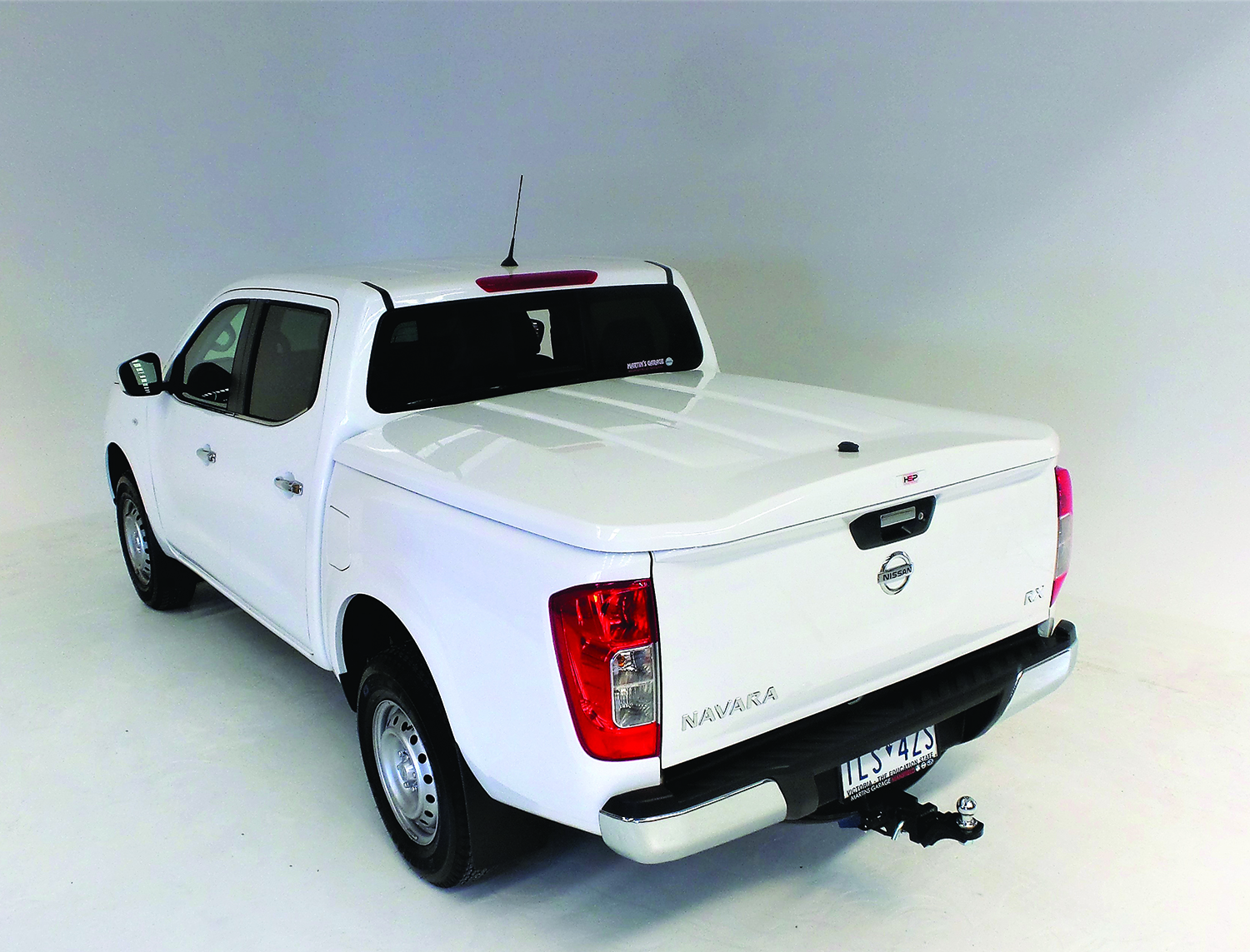 PREMIUM Manual Locking Hard Lid – Nissan Dual Cab NP300 Navara